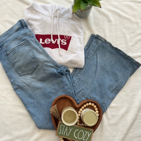 🌟ABERCROMBIE & FITCH “THE FLARE” ULTRA HIGH RISE JEANS🌟 - Picture 11 of 14